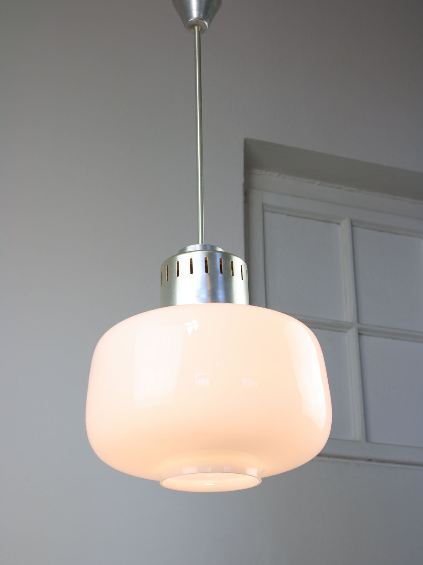 Suspension opaline du milieu du siècle