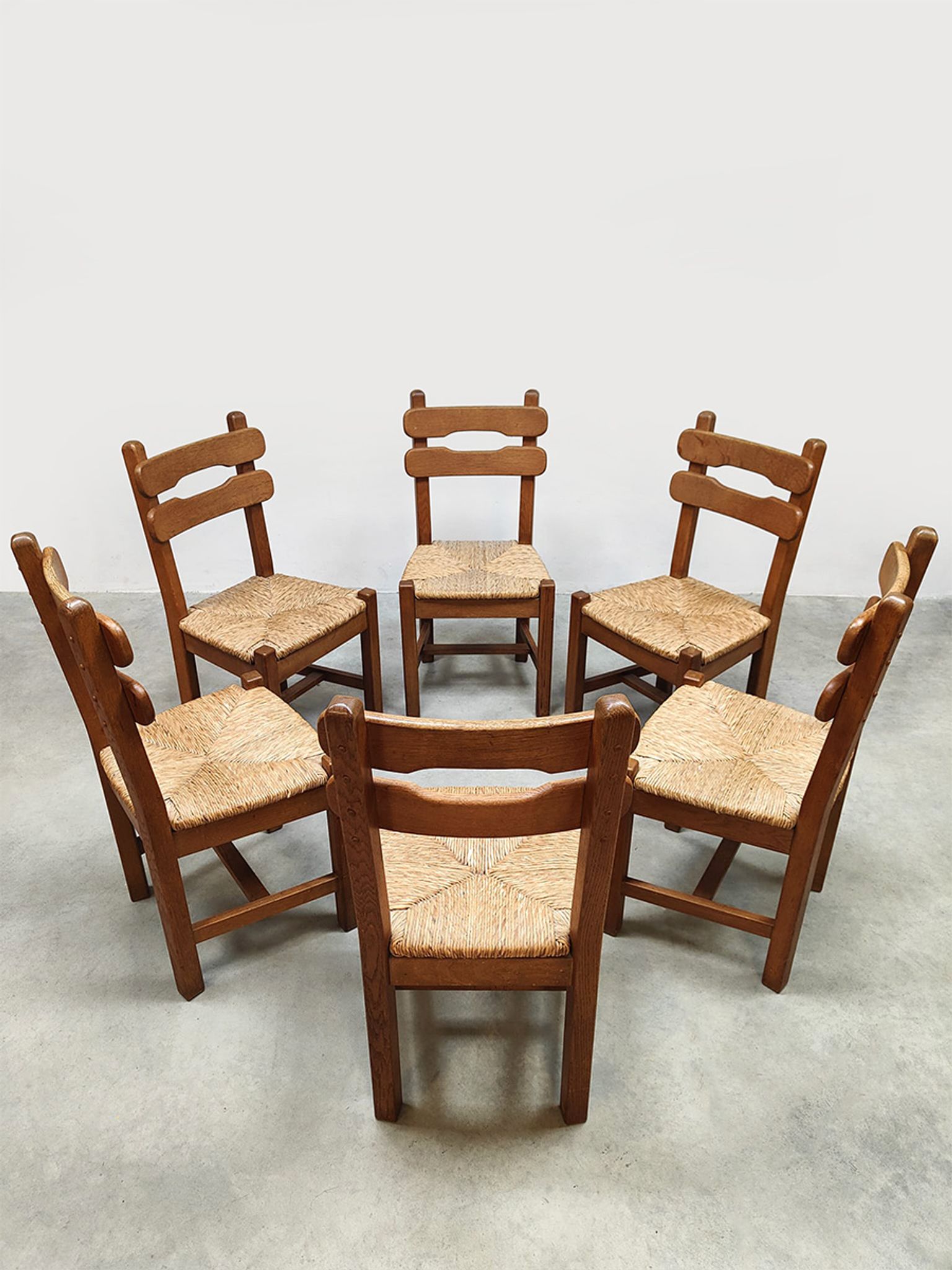 Chaises de salle à manger brutalistes en jonc vintage 1970