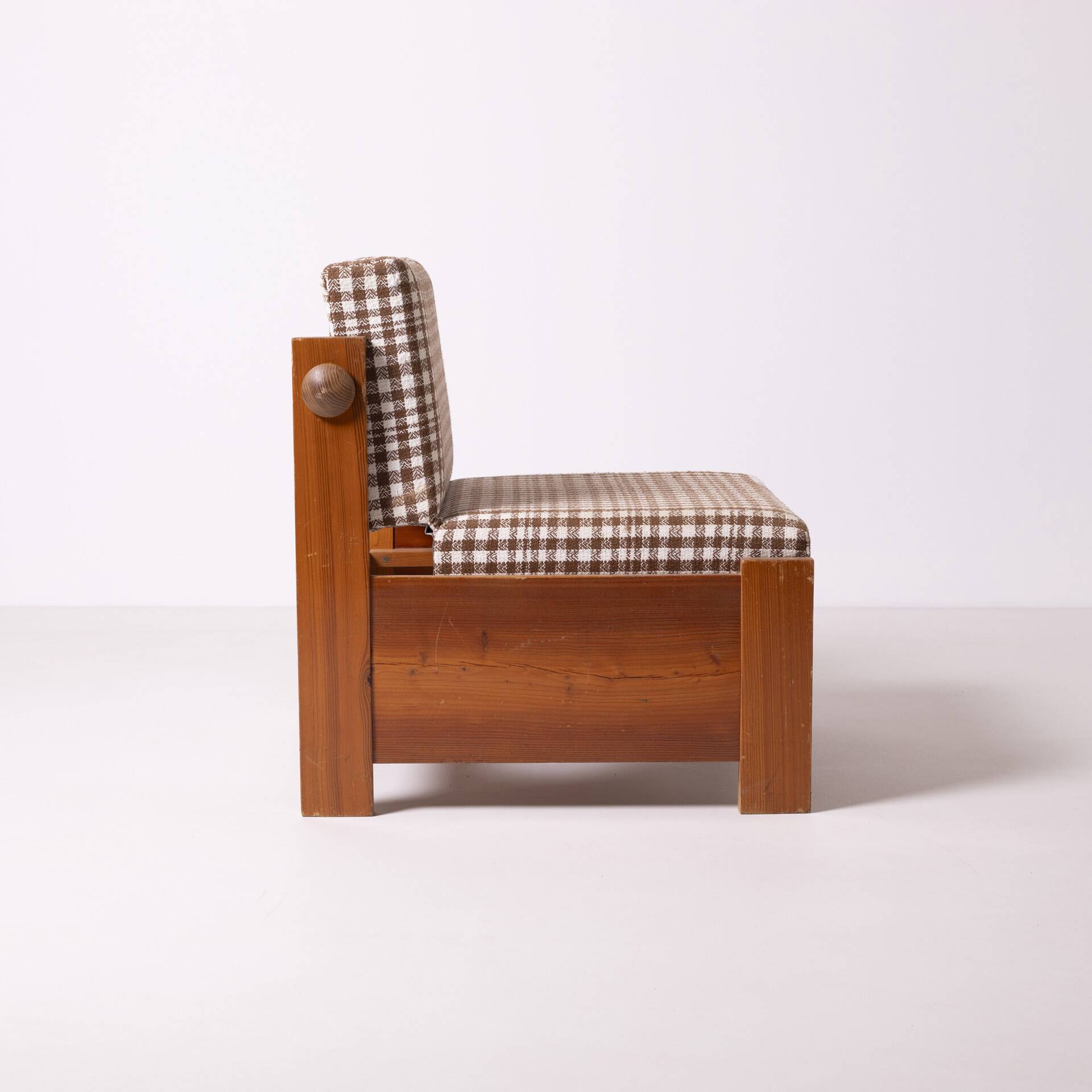 Pair of brutalist armchairs, Czechoslovakia, 1970s, made of pine wood and wool.