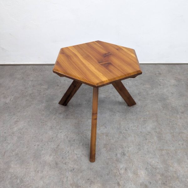 Table d'appoint brutaliste française en pin, années 1970