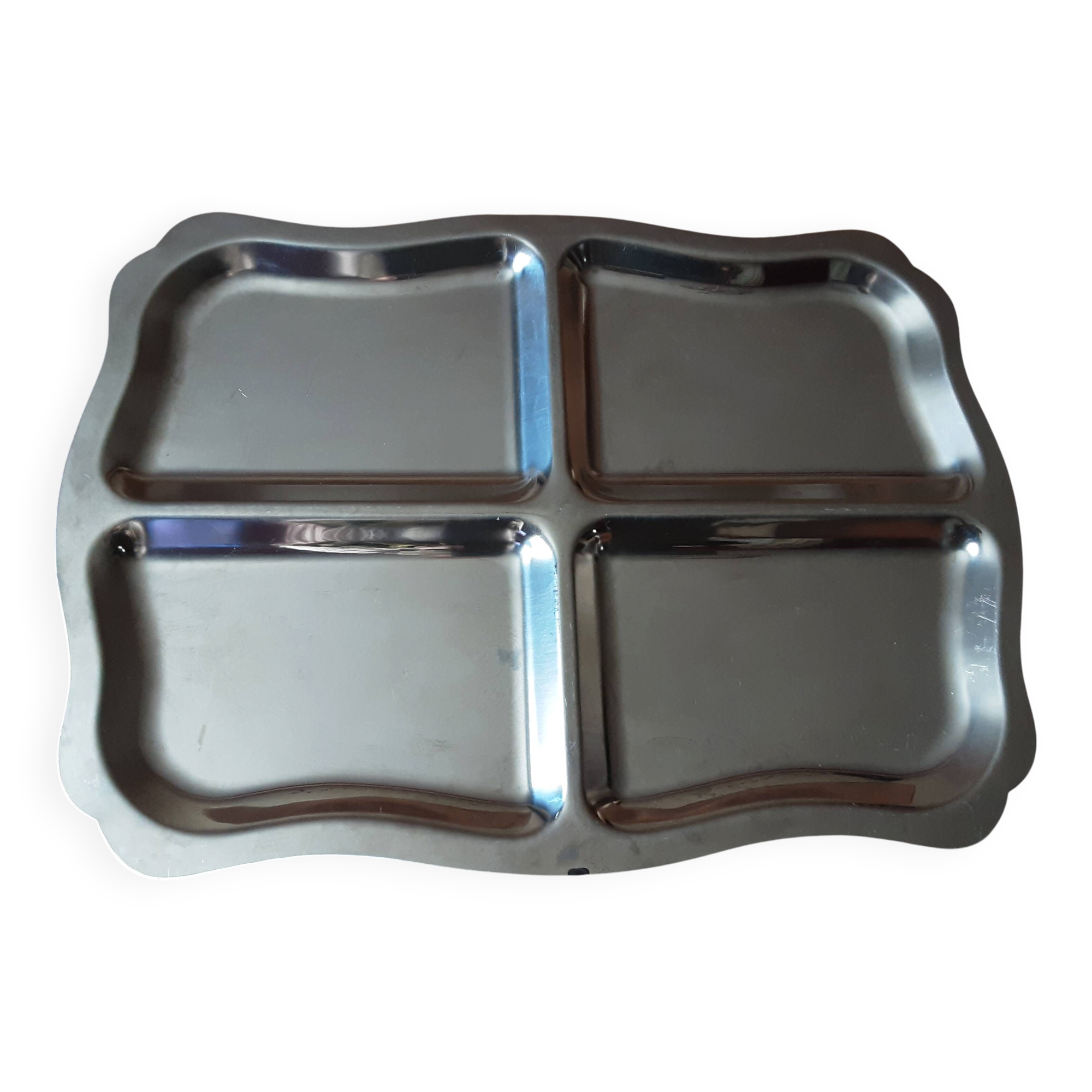 Metal compartments plateau