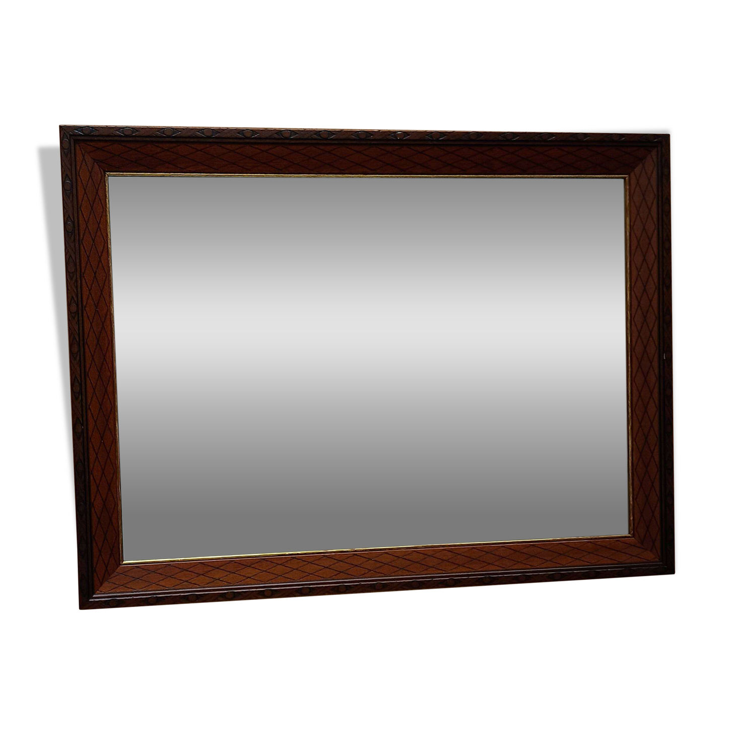 Beveled mirror, carved wood, gilded outline. 58x78x3 cm