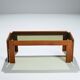Table basse avec plateau en verre fumé attribuée à Scarpa