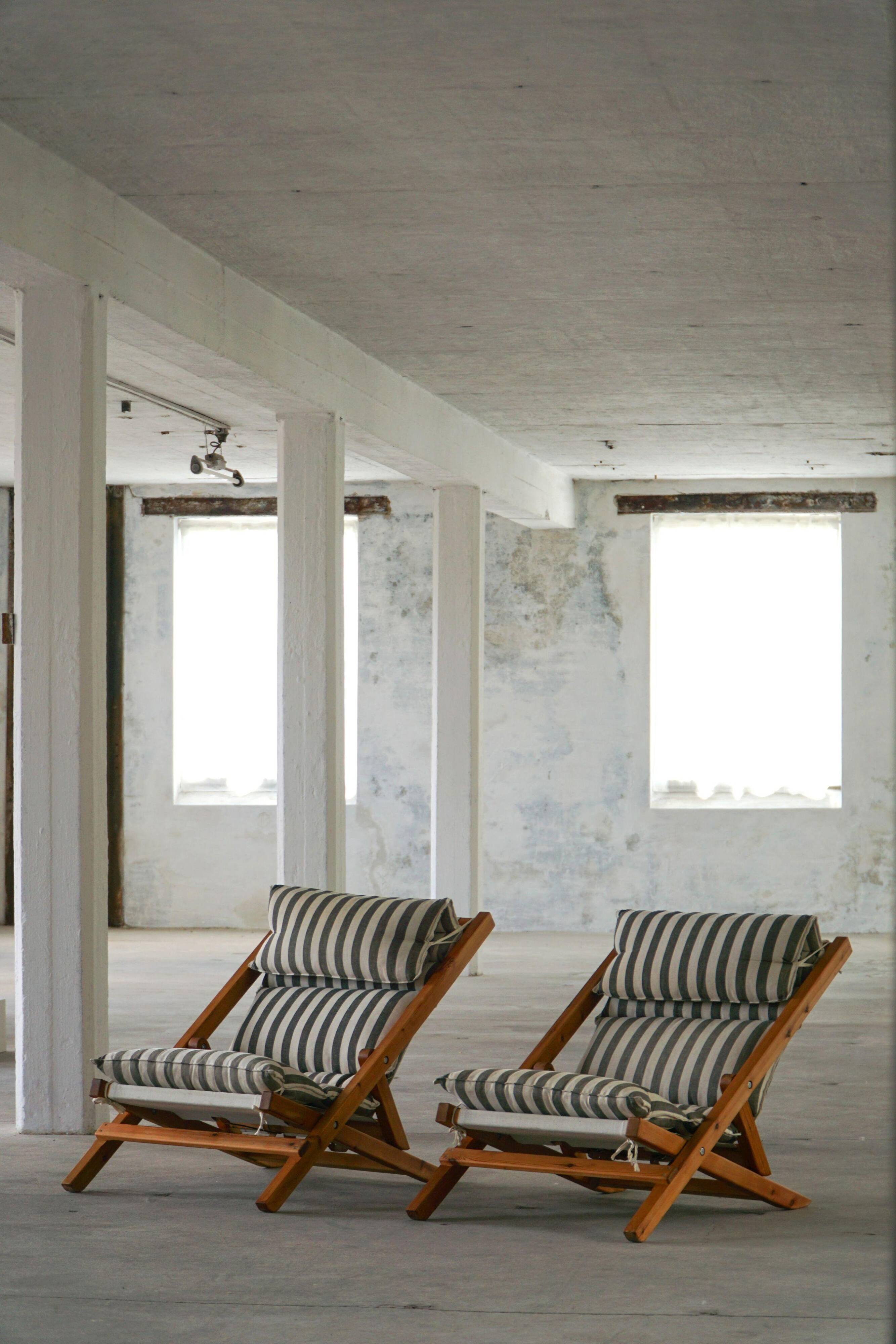 Mid-century dining/lounge chairs in pine and striped cotton canvas, Denmark, 1970s.