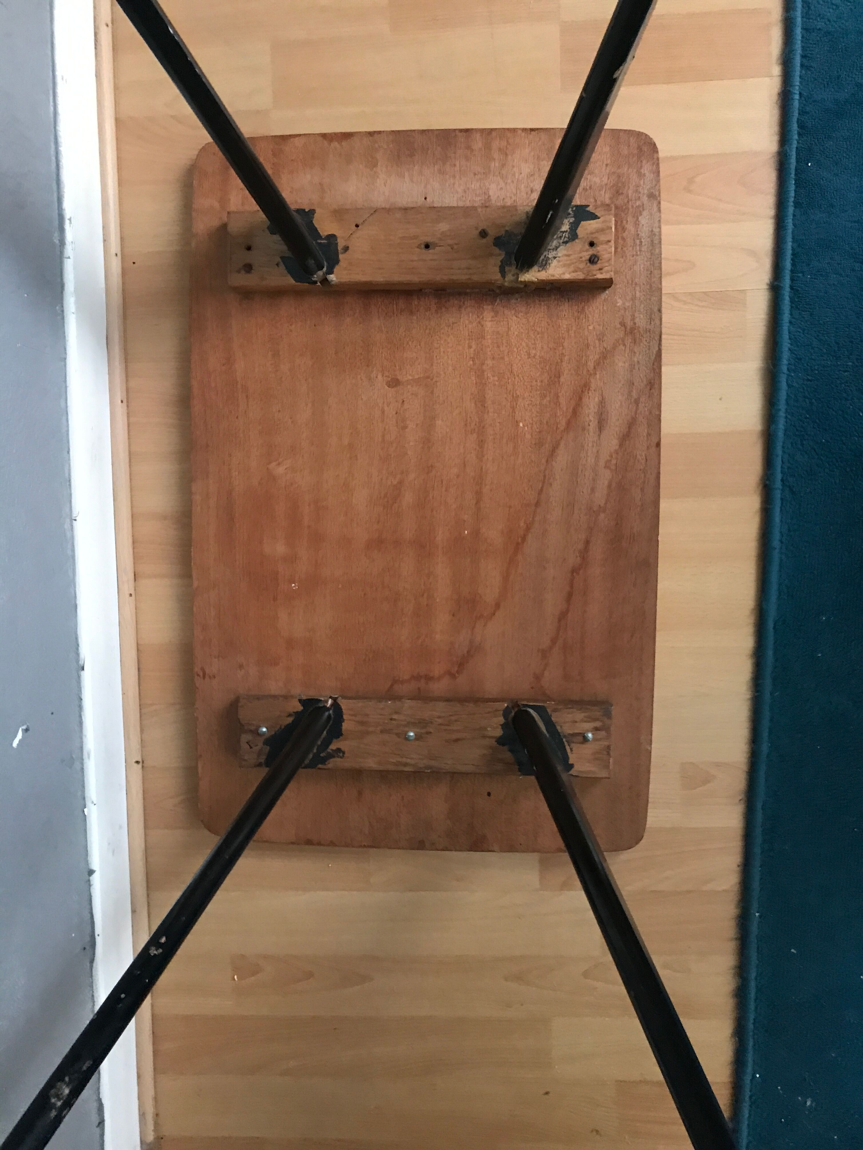 Table bass feet compass