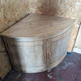 Corner cabinet