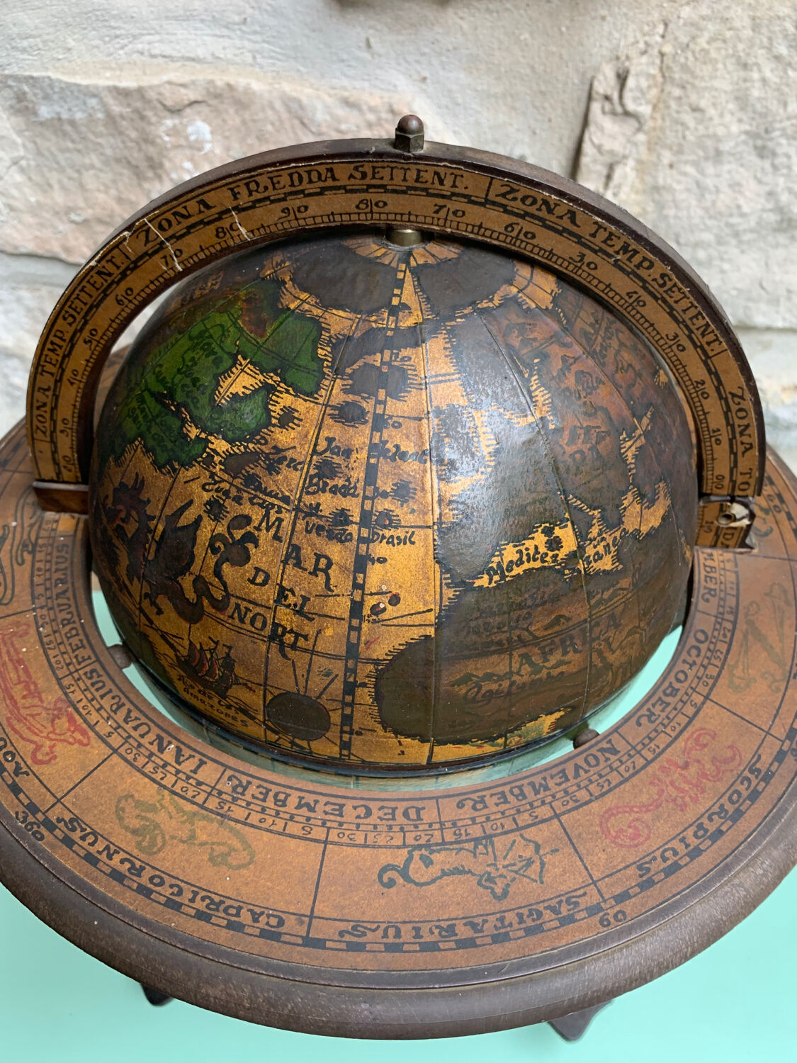 Advertising ice bucket world map