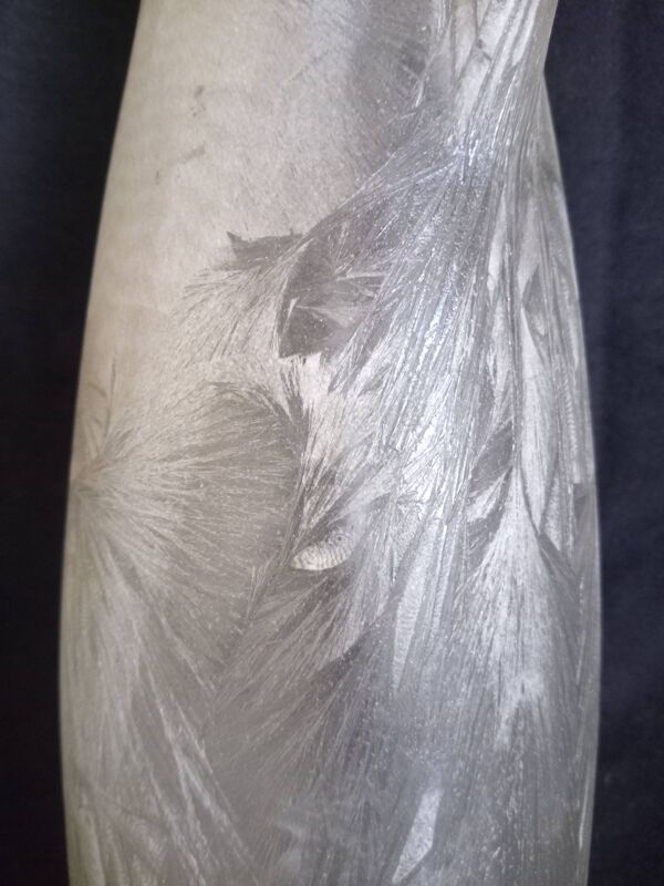 Kevin Stal (Fils de Eric Saint Val) - Vase bouteille en verre givré, h-48 cm.