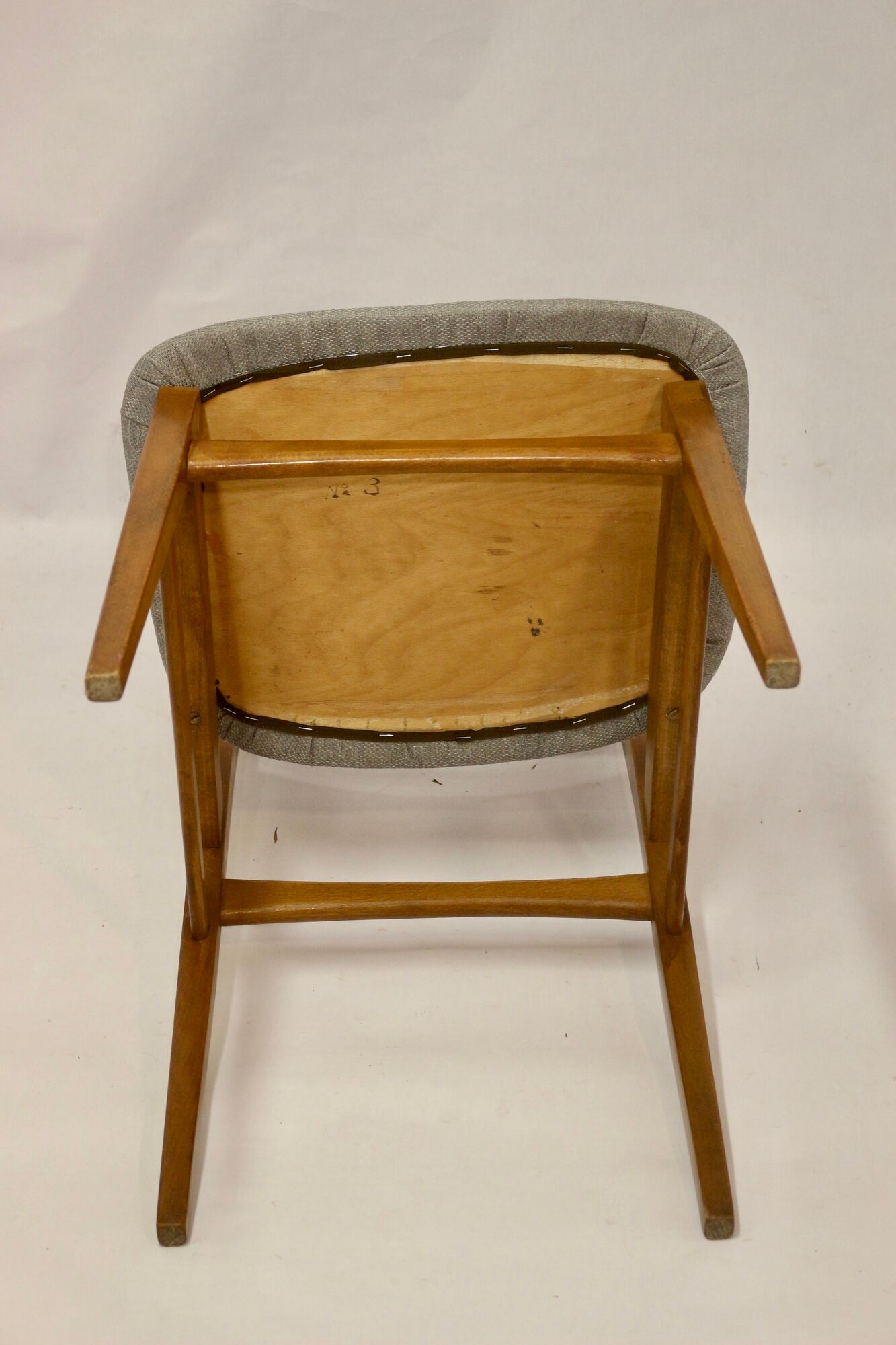 Set of 4 Scandinavian chairs year 50-60 restored anti-stain fabric gray cloud.