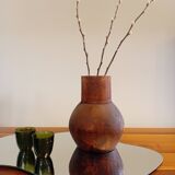 Vase en bois sculpté