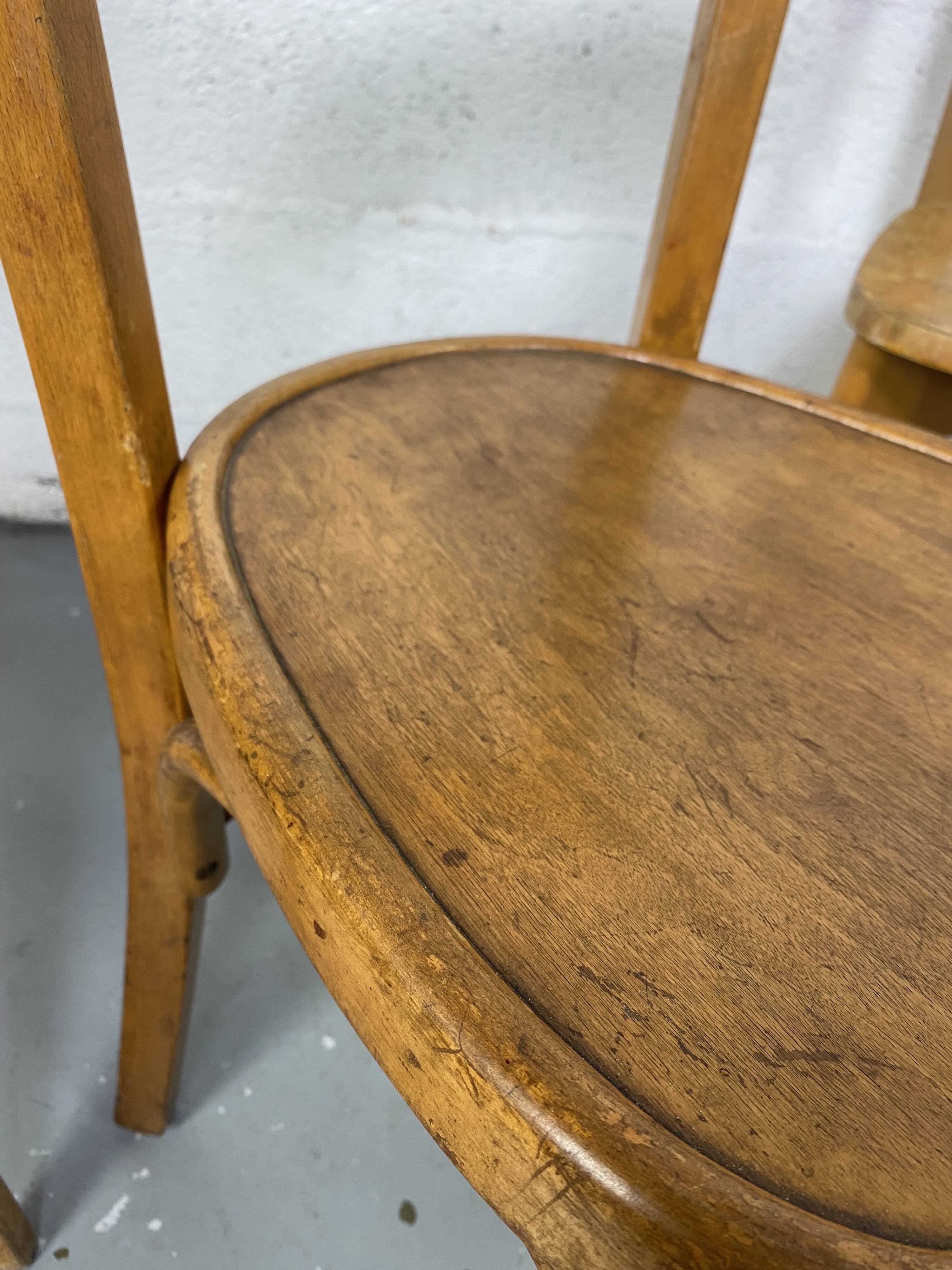 4 chaises bistrots dépareillés