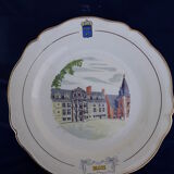 11 plates of earthenware from Gien model Châteaux de la Loire ar 22 cmmoiries diam