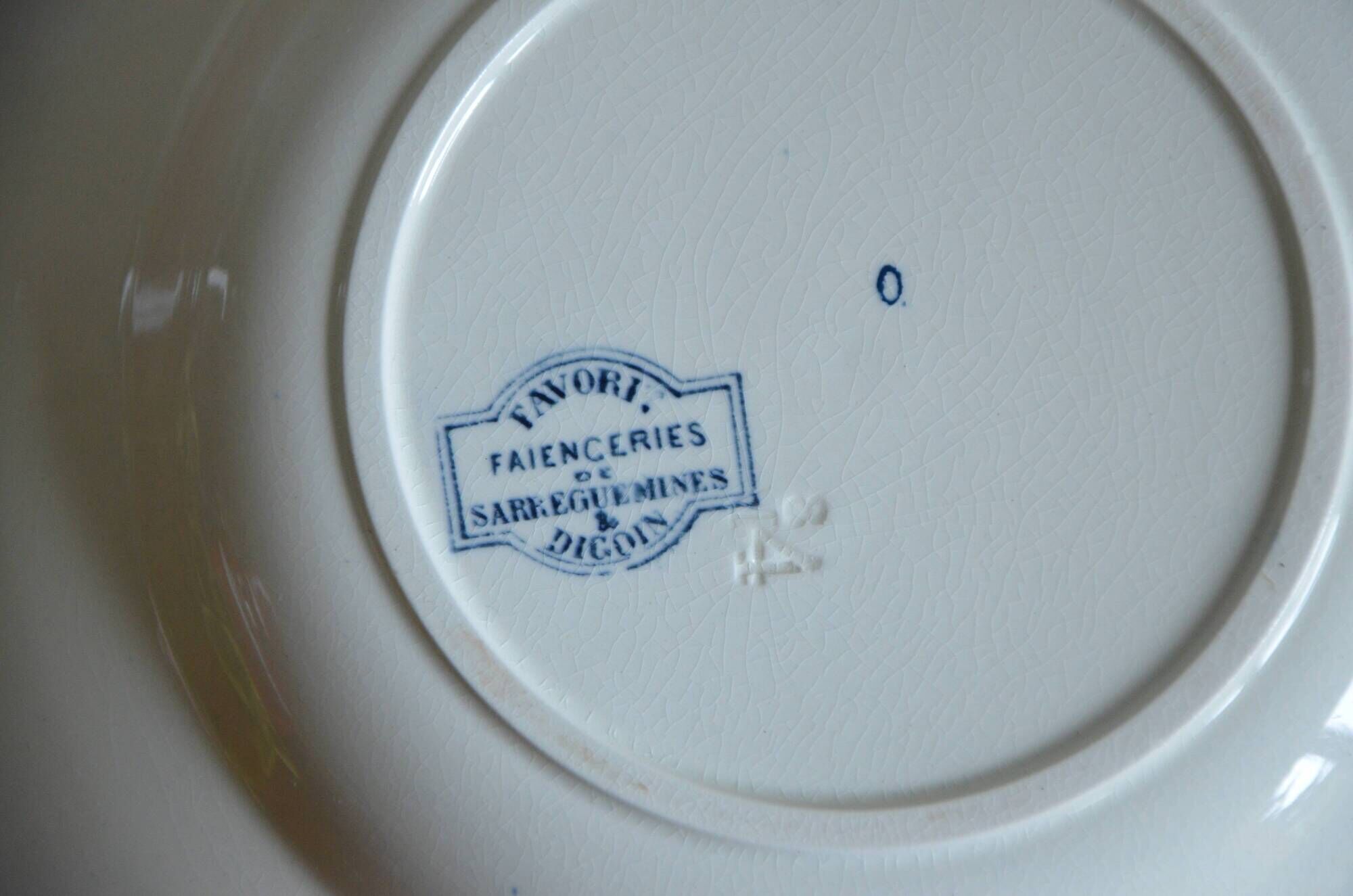 Lot of 2 hollow plates Sarreguemines, Favorite collection