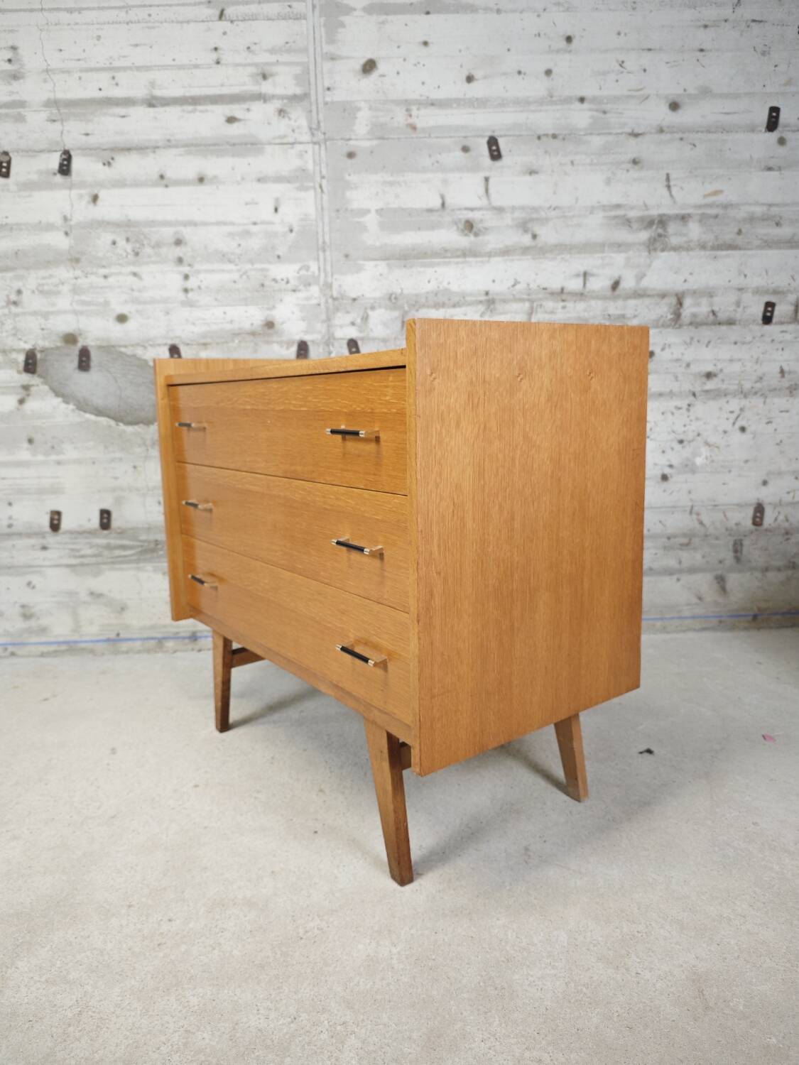 Vintage chest of drawers in light wood