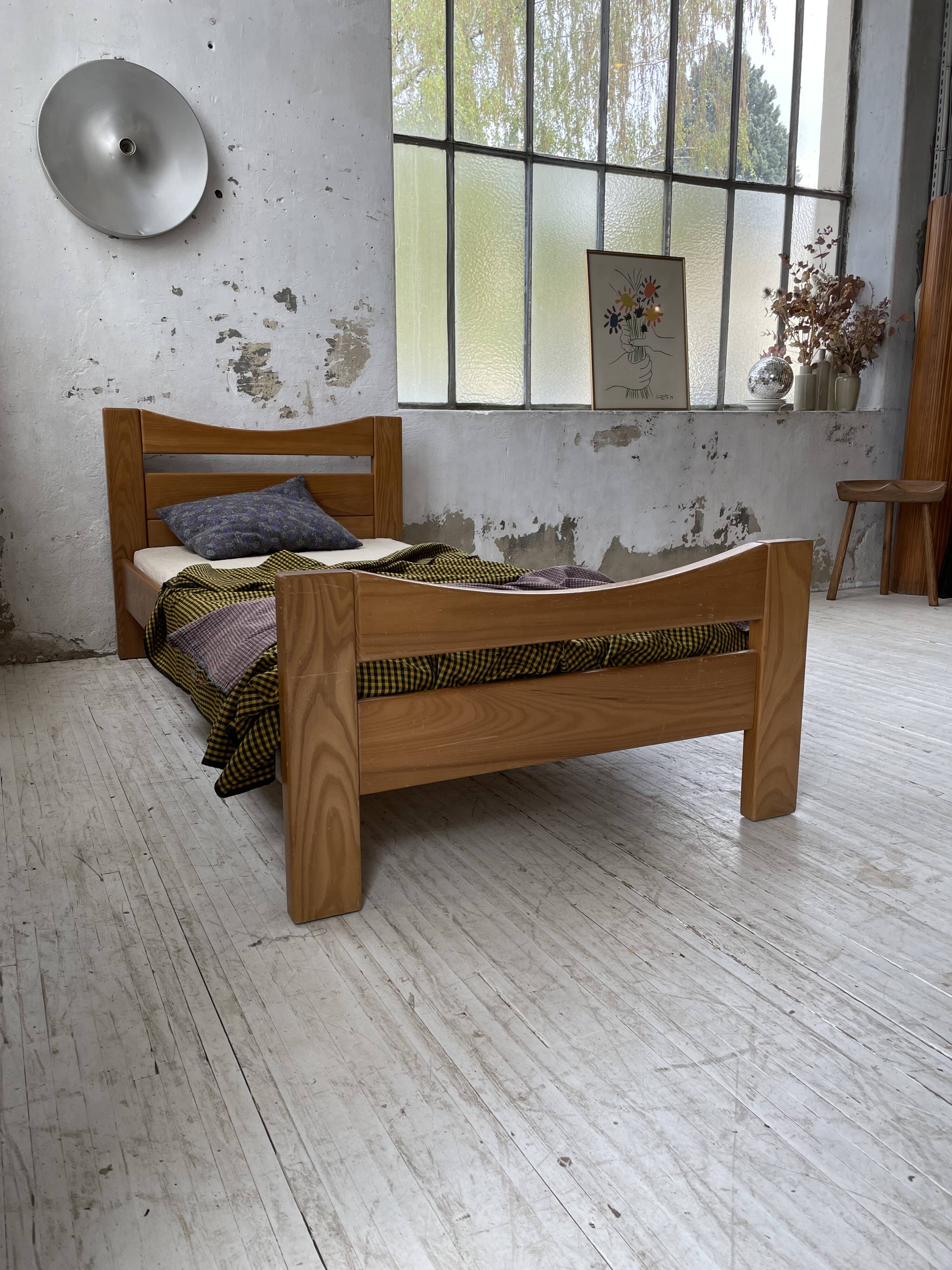 Maison Regain solid single bed