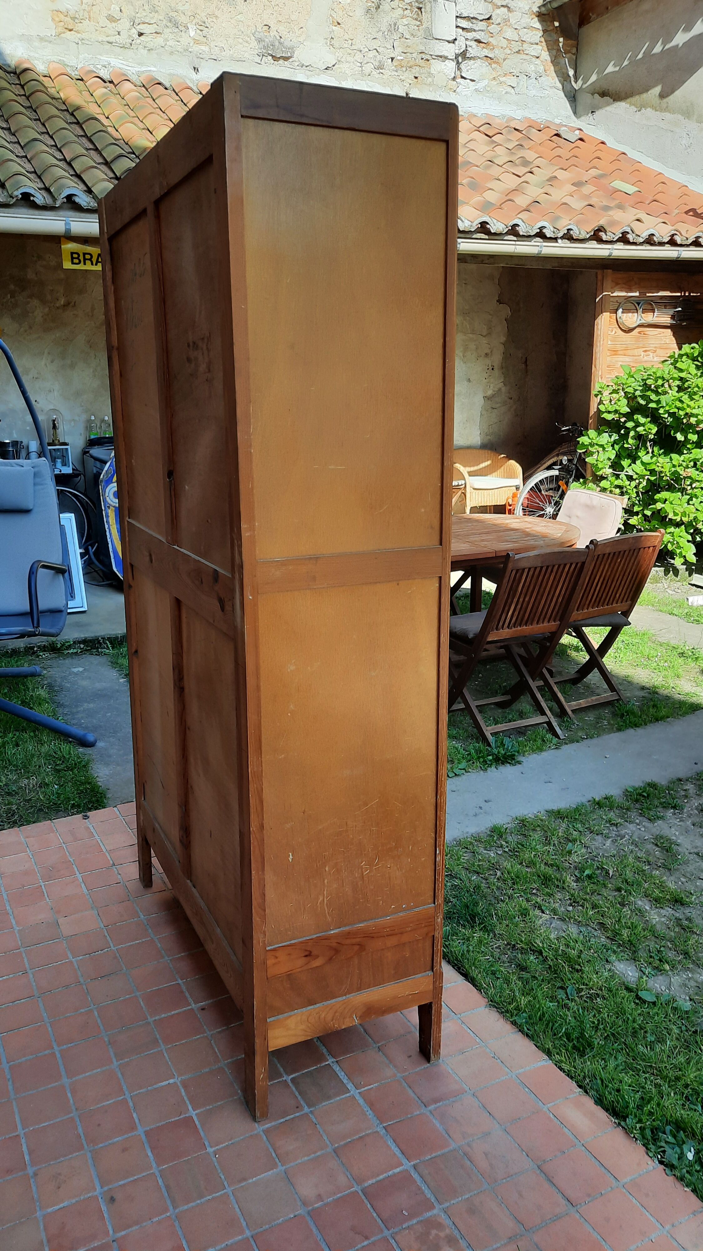 Armoire parisienne