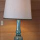 Lampe ; piètement en verre bleu et laiton doré