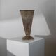 Vase pyramidal vintage en métal argenté des années 1980