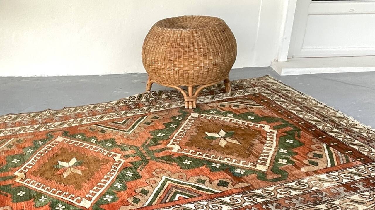 Vintage pure wool handcrafted oriental rug - 143cm x 208cm