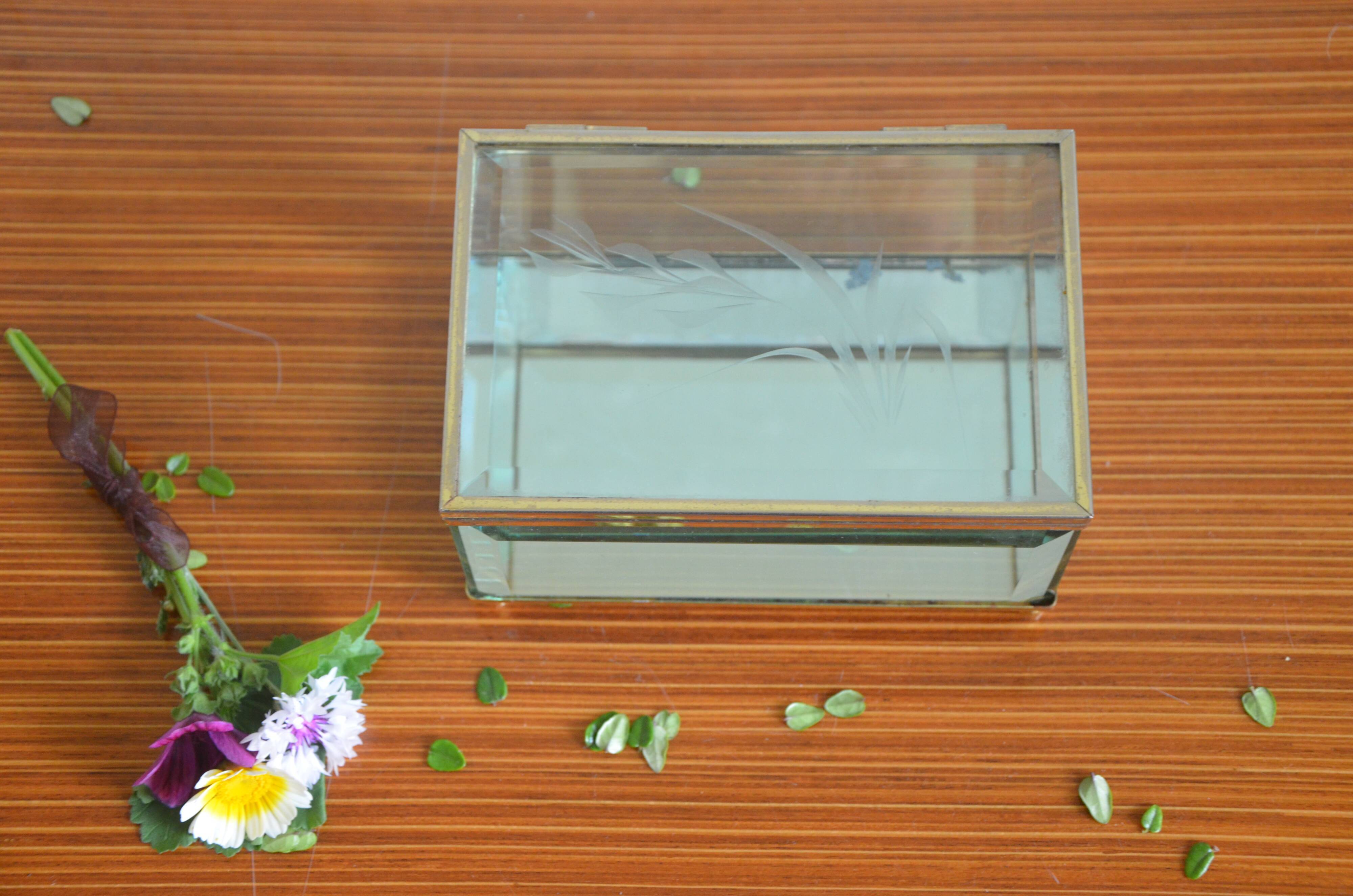 Glass and mirror jewellery box