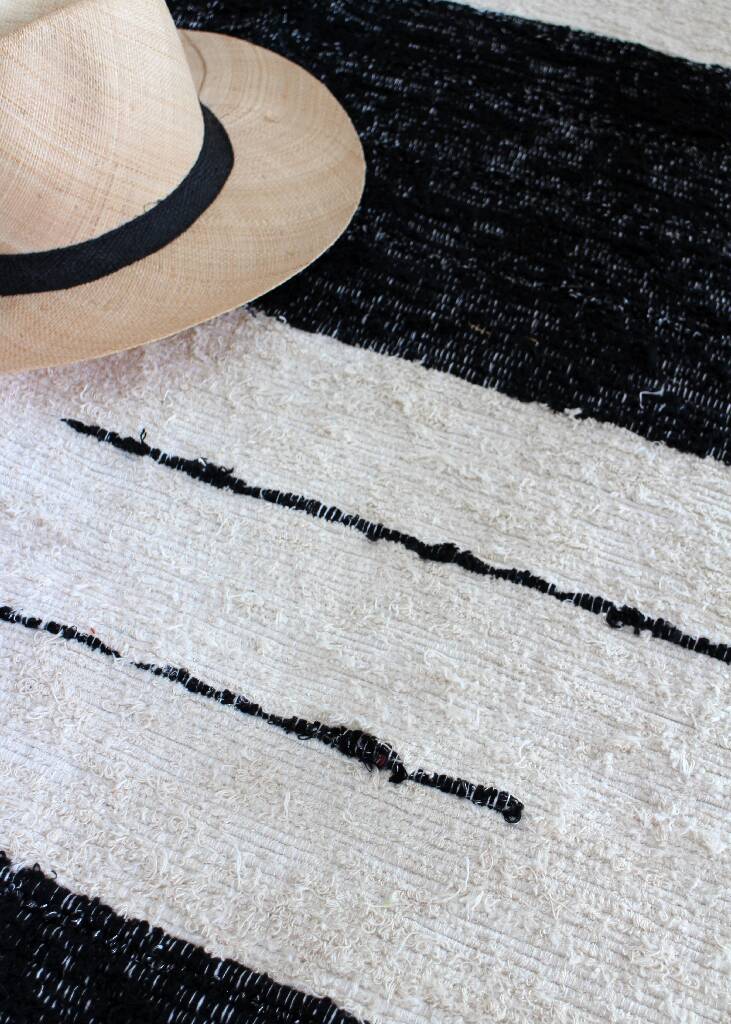 Handwoven recycled cotton rug - 120 x 170 cm