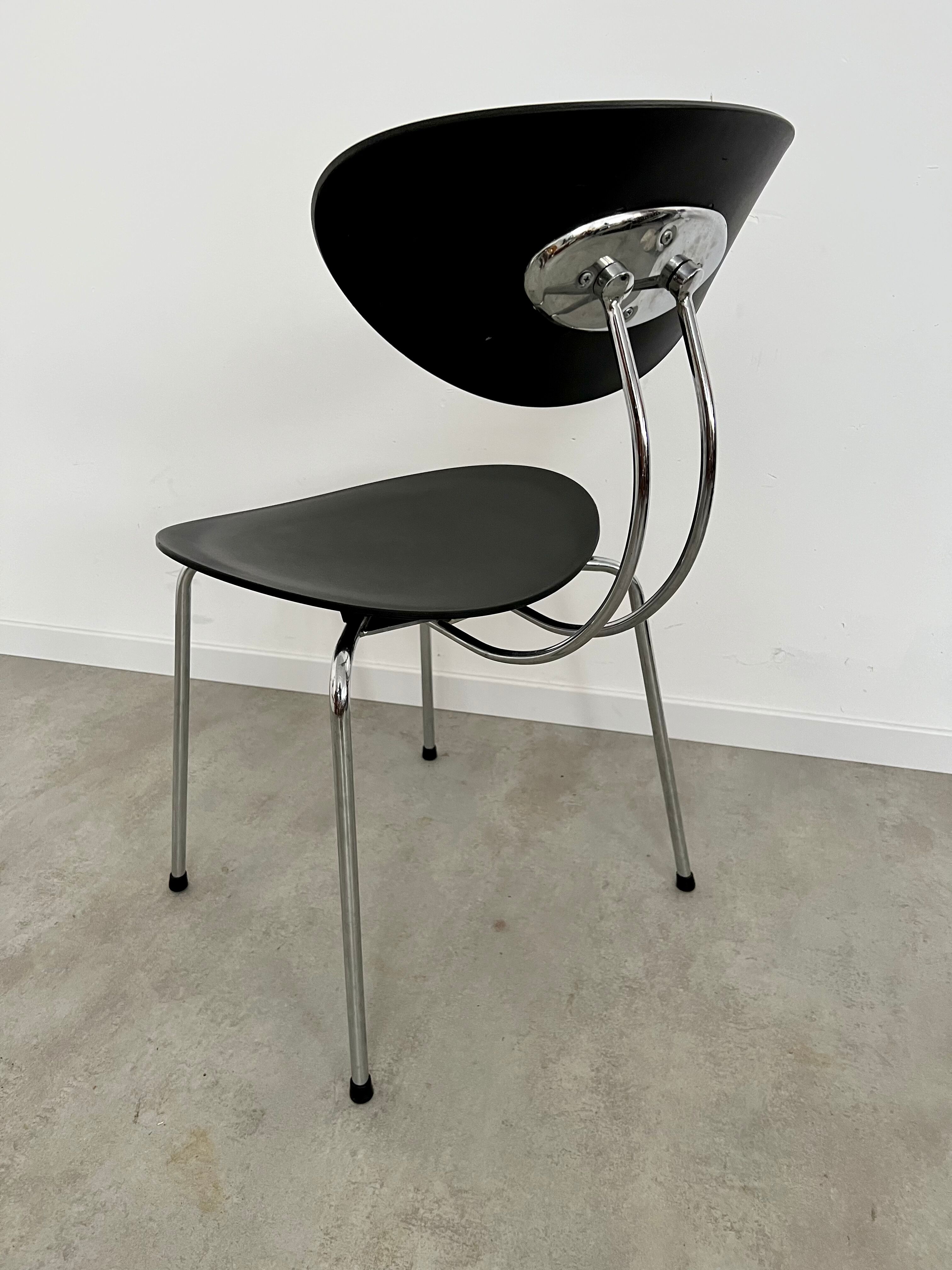 Lot 4 anciennes chaises design italien années 80
