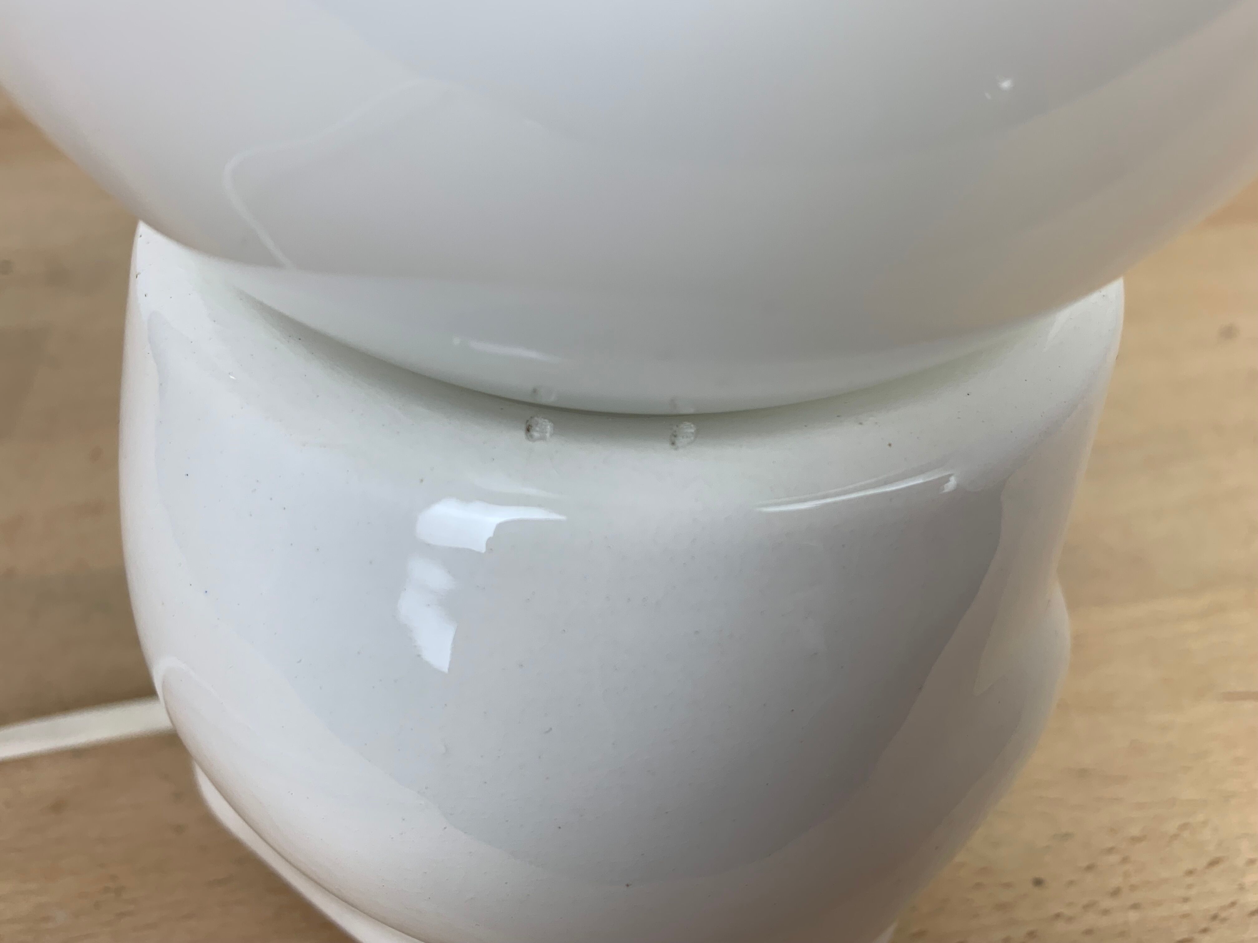 Lampe chien en céramique et globe opaline