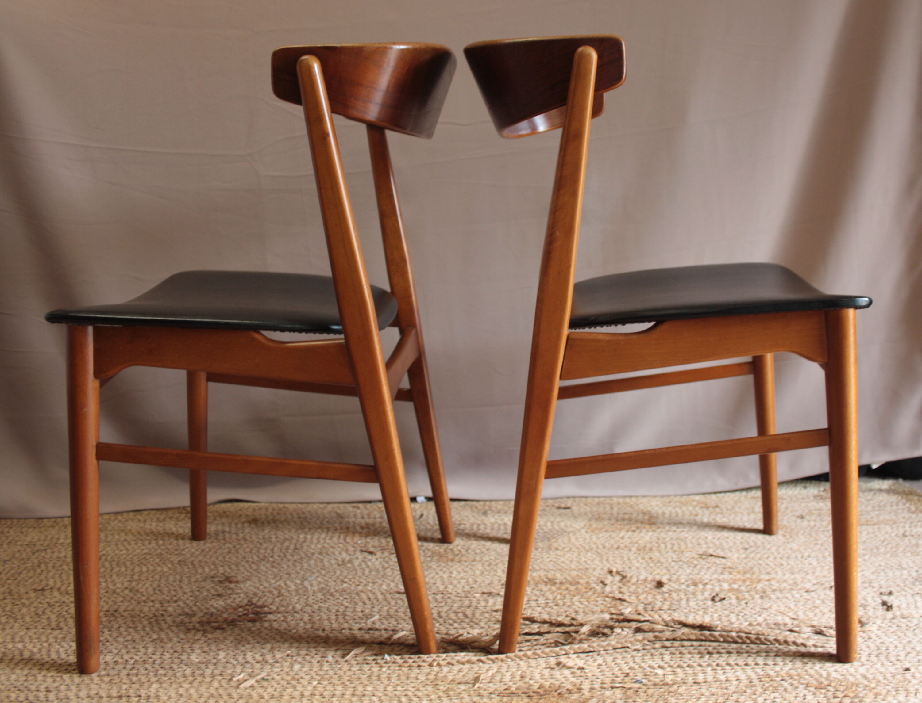 Lot de deux chaises scandinave farstrup model 206