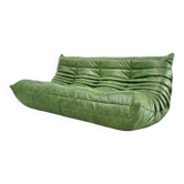 Canapé Togo en cuir vert attribué à Michel Ducaroy pour Ligne Roset.