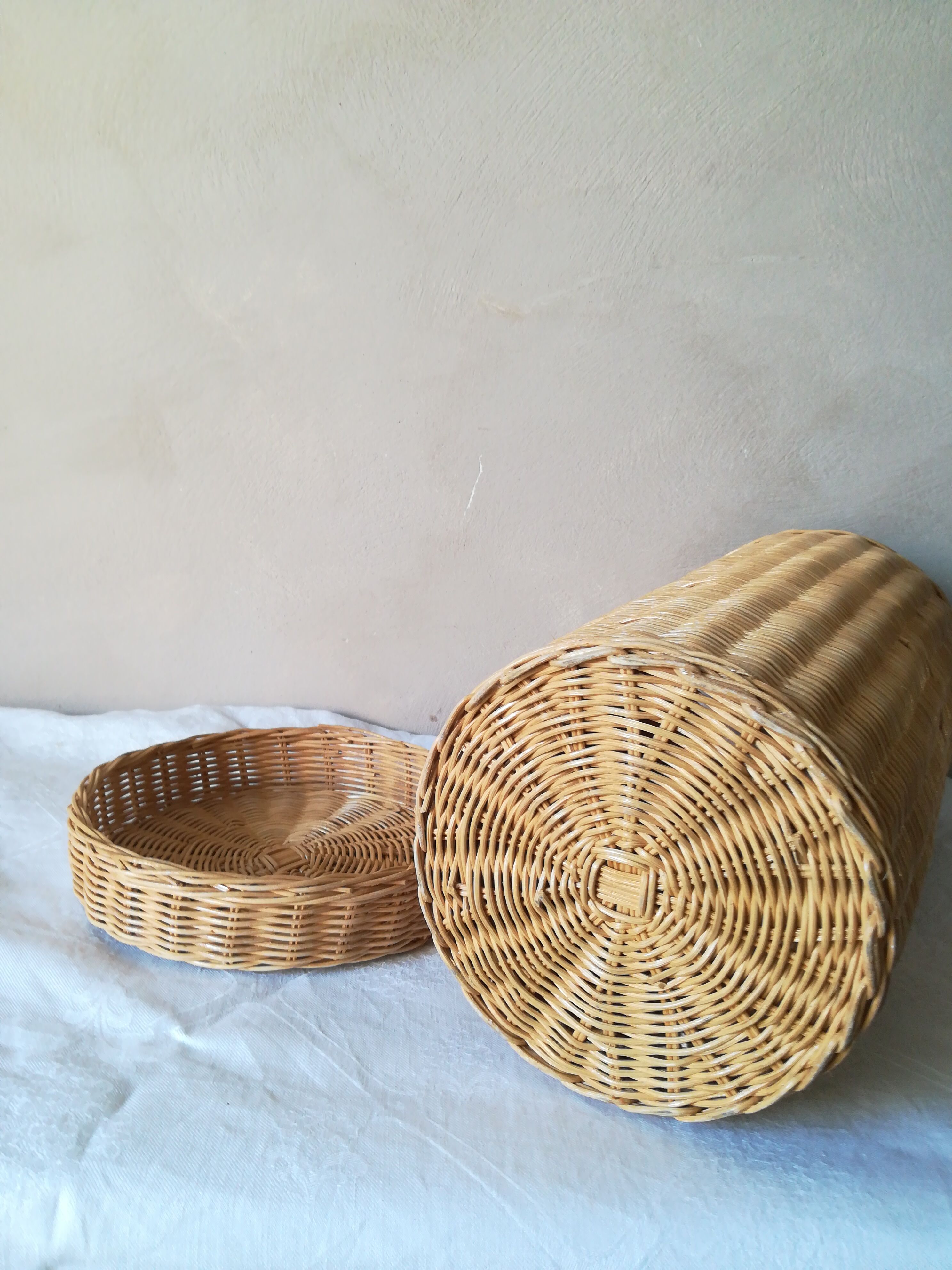 Cylindrical storage basket