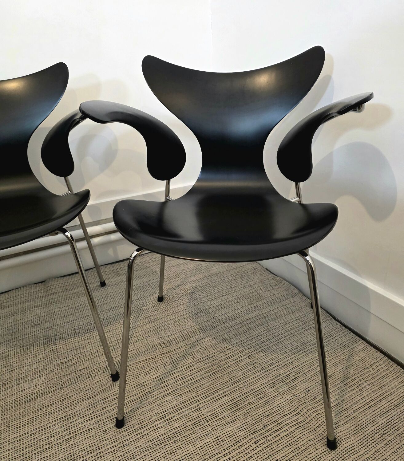 Very rare - Arne Jacobsen “Lily” 3208 armchair – Fritz Hansen – Black lacquered