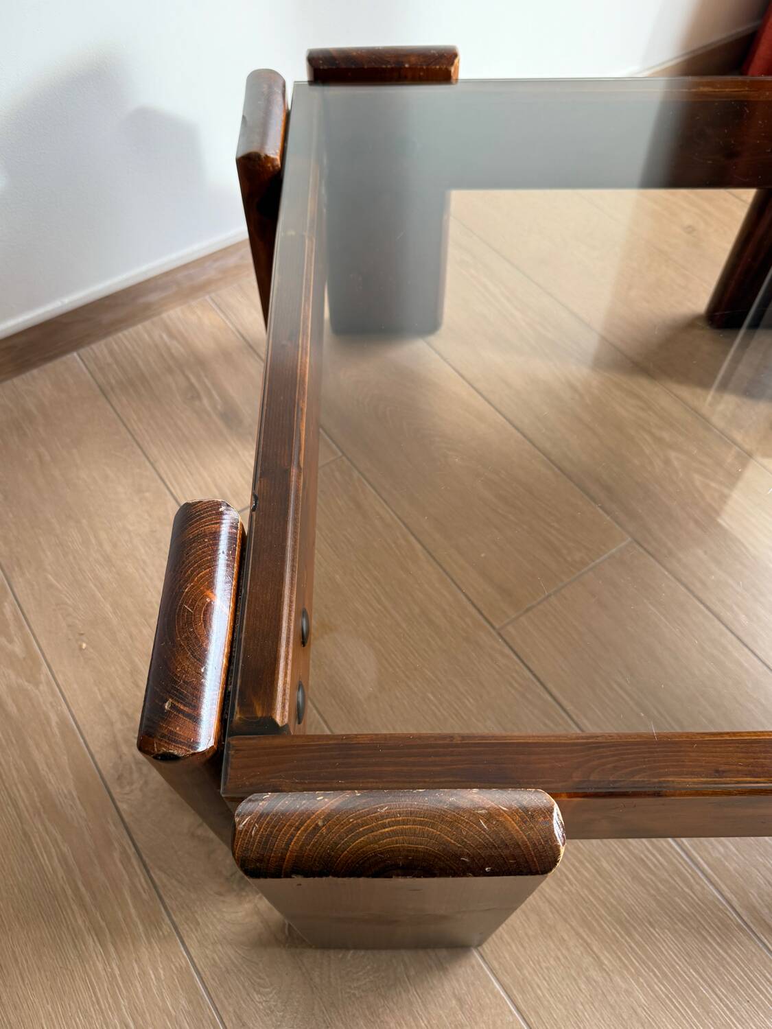 Square coffee table in solid wood and smoked glass – 70s