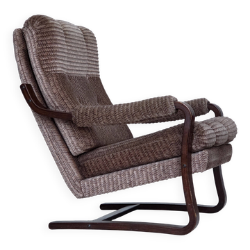Fauteuil danois des années 1970, en velours côtelé marron clair, bois de hêtre foncé.