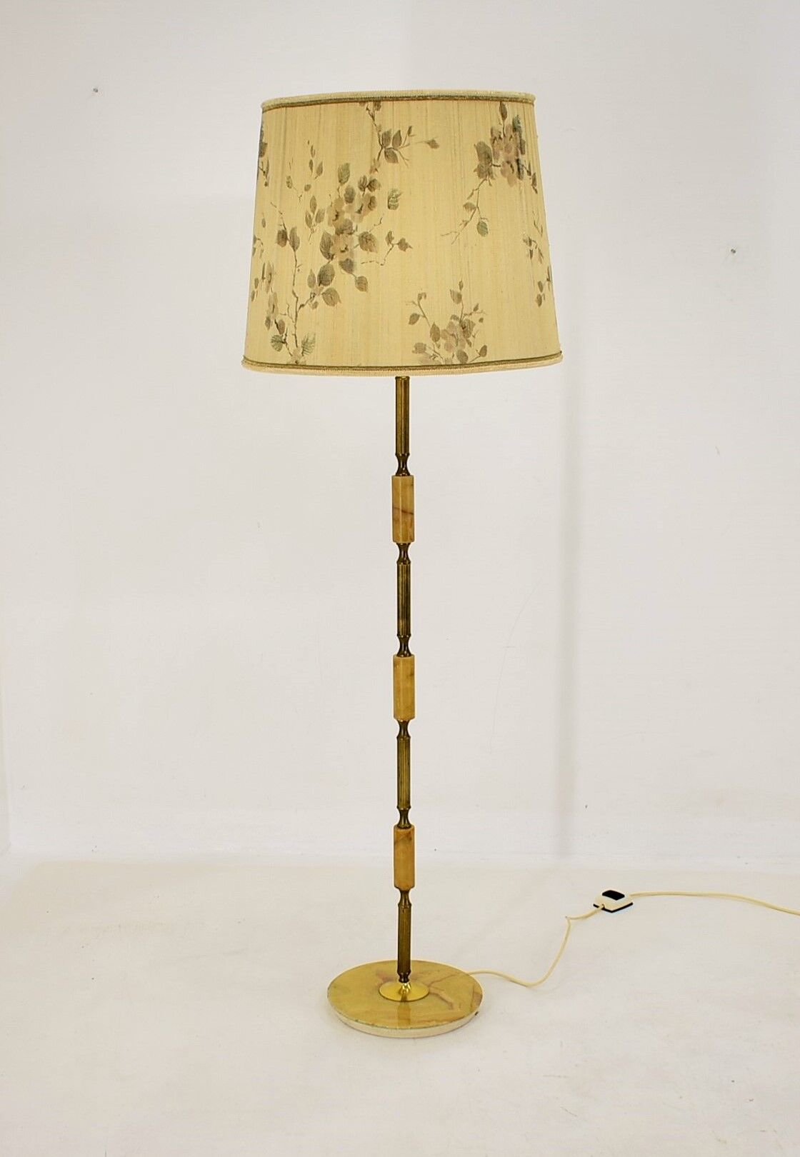 Czechoslovakia mid-century floor lamp in alabaster and brass, 1950s