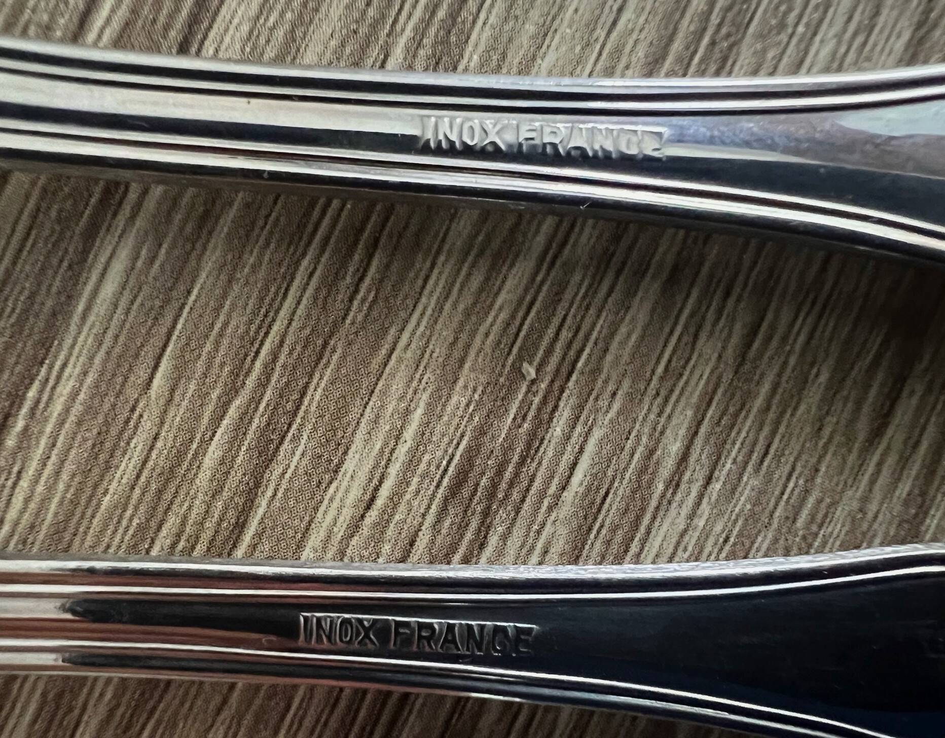 14 fish cutlery sets, 6 forks, 6 knives, 2 stainless steel serving cutlery sets