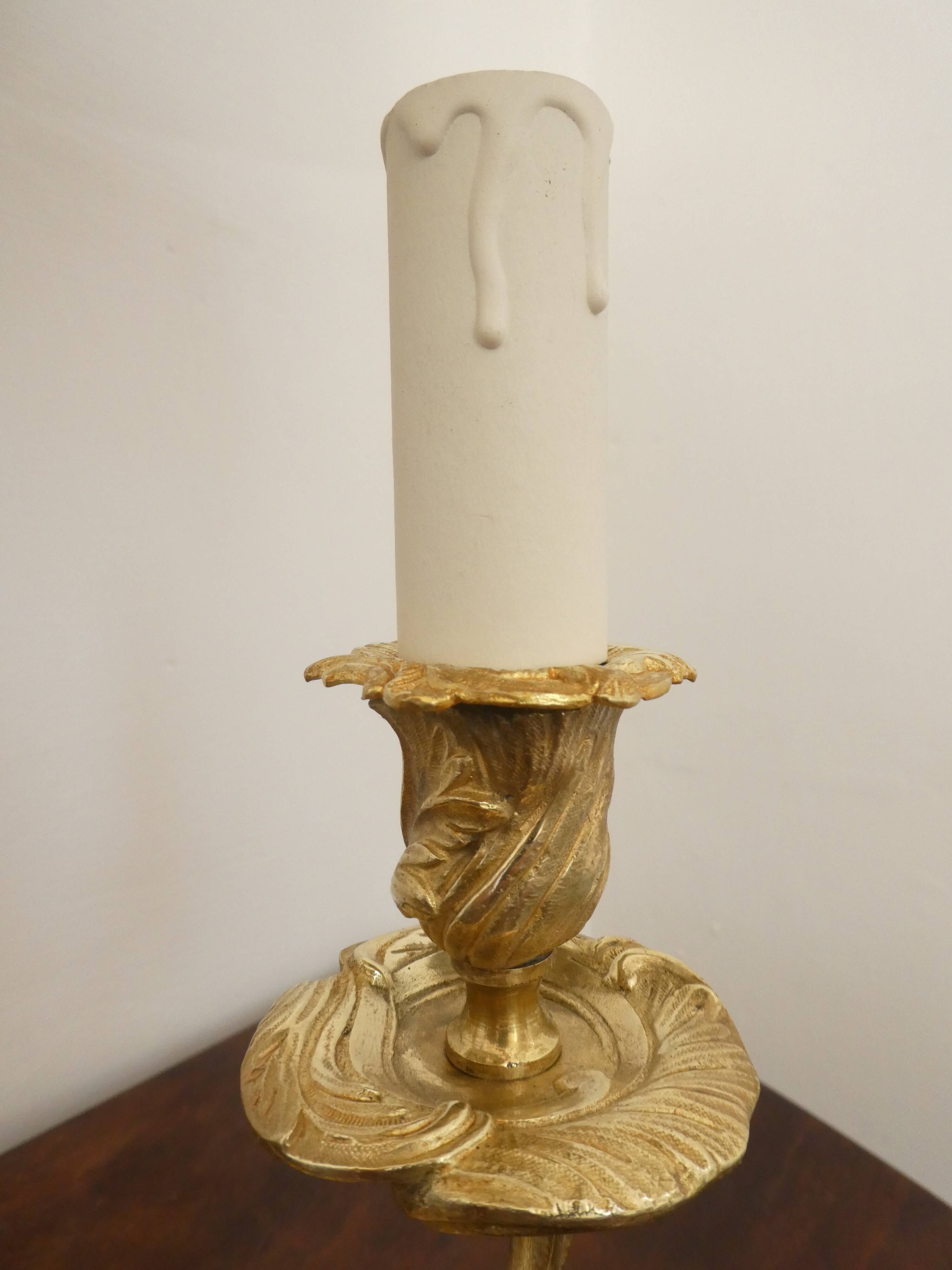 Louis XV Rococo style bouillotte lamp in gilt bronze with 2 light arms