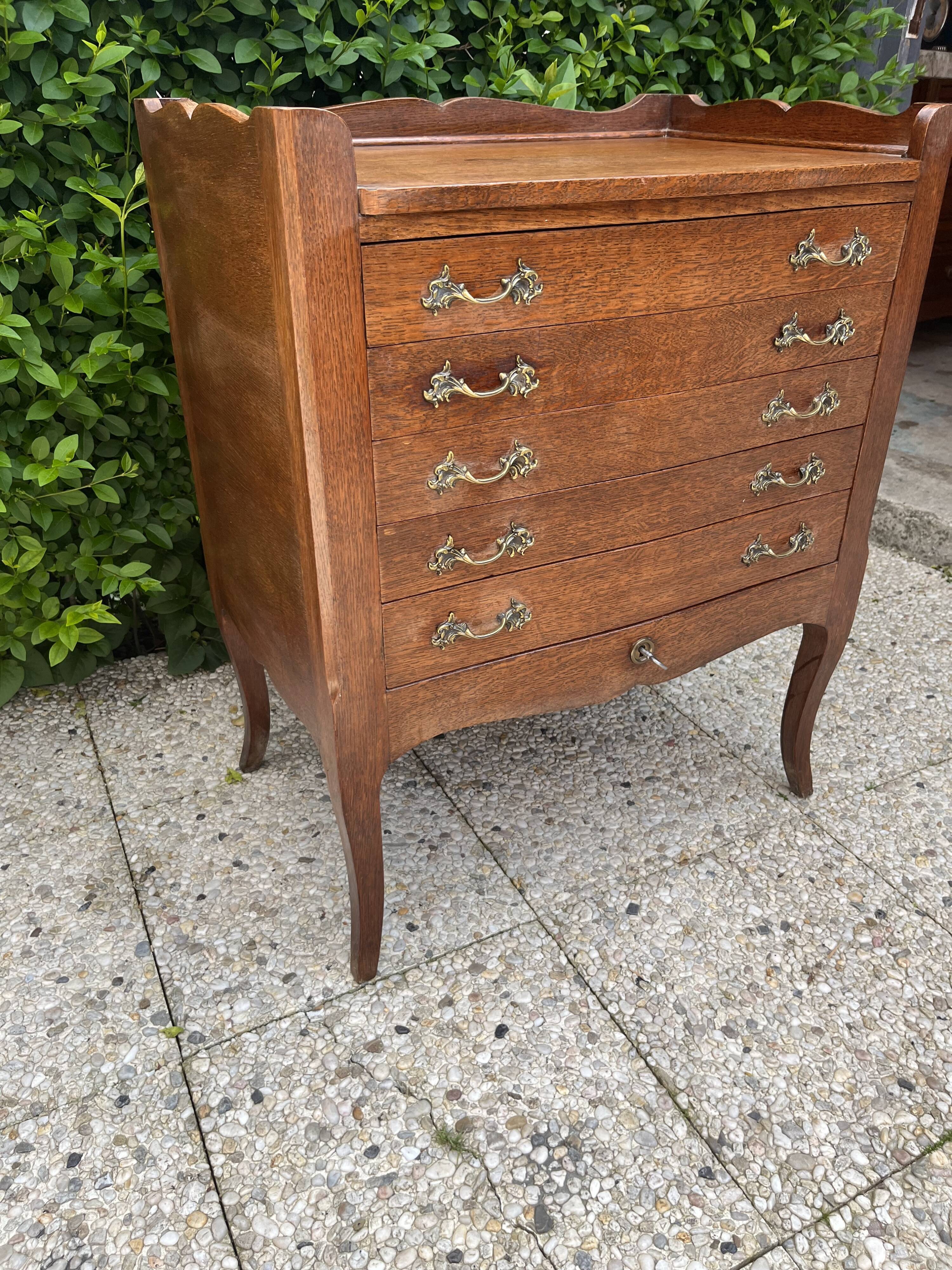 Silverware chest of drawers for housewife