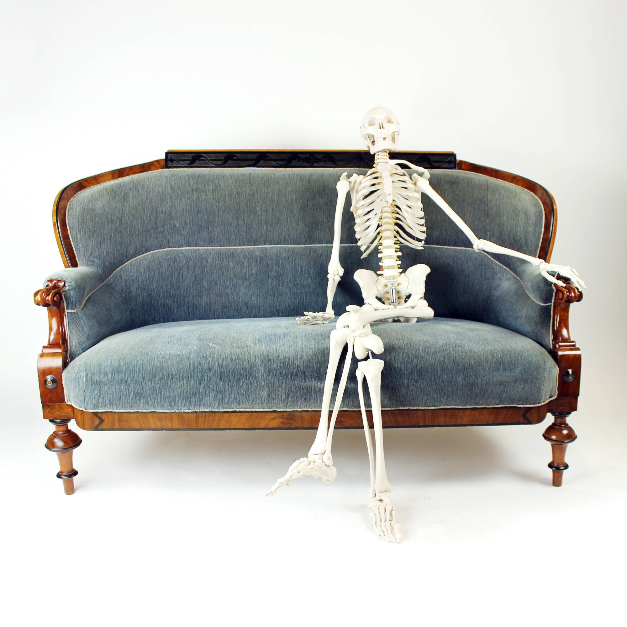 Unique Biedermeier sofa in original fabric and walnut veneer, Vienna, Austria circa 1825