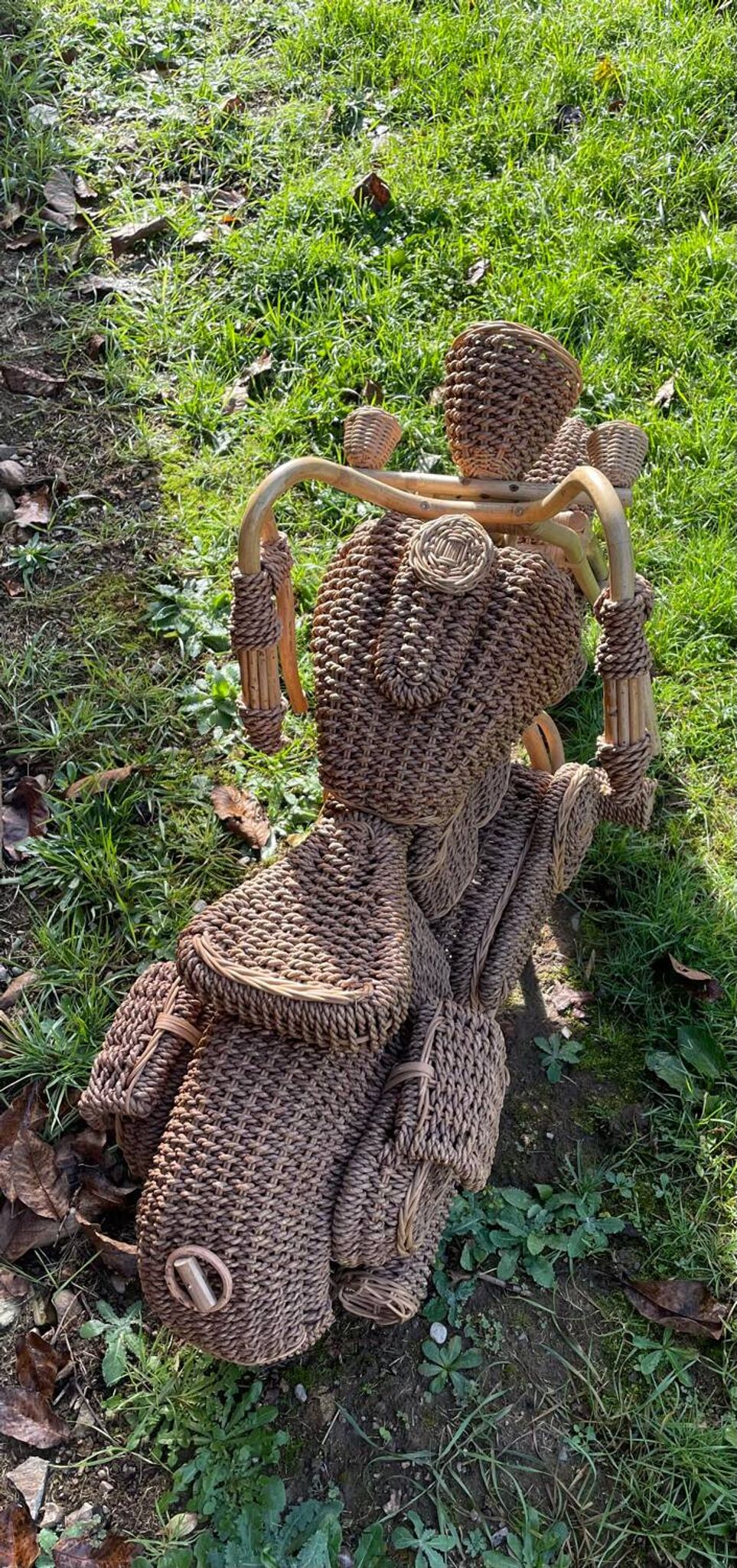 Sculpture moto Harley Davidson en osier