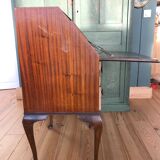 Mahogany English Scriban