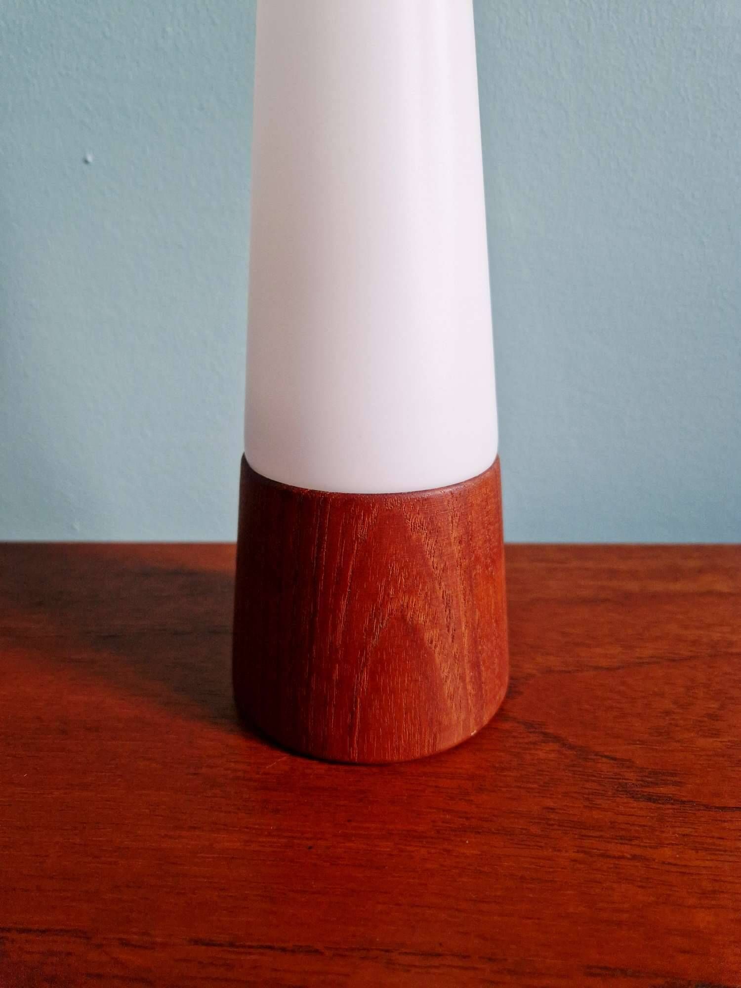 Scandinavian table lamp in teak and satin opaline, Hans-Agne Jakobsson, 1960