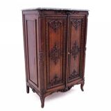 Commode ancienne en bois et pierre, France, fin du XIXe siècle.