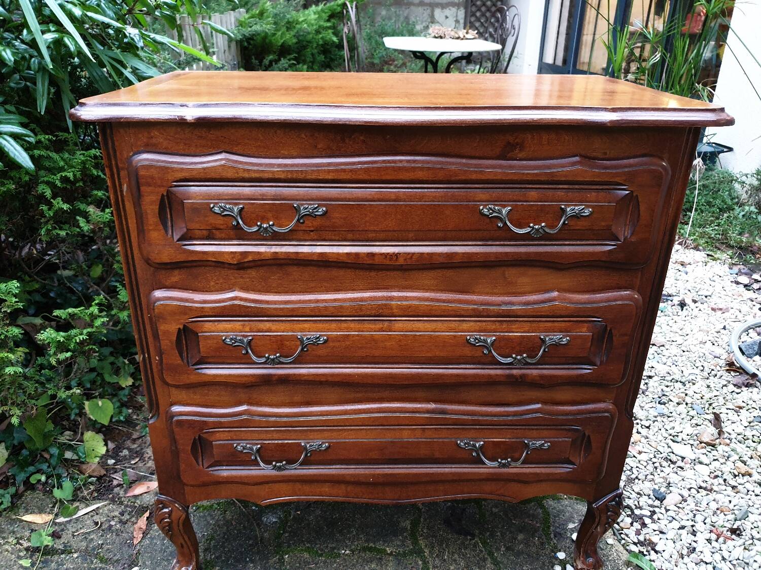 Commode Louis XV en merisier massif