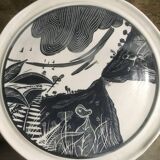 LARGE AND BEAUTIFUL PORCELAIN DISH signed