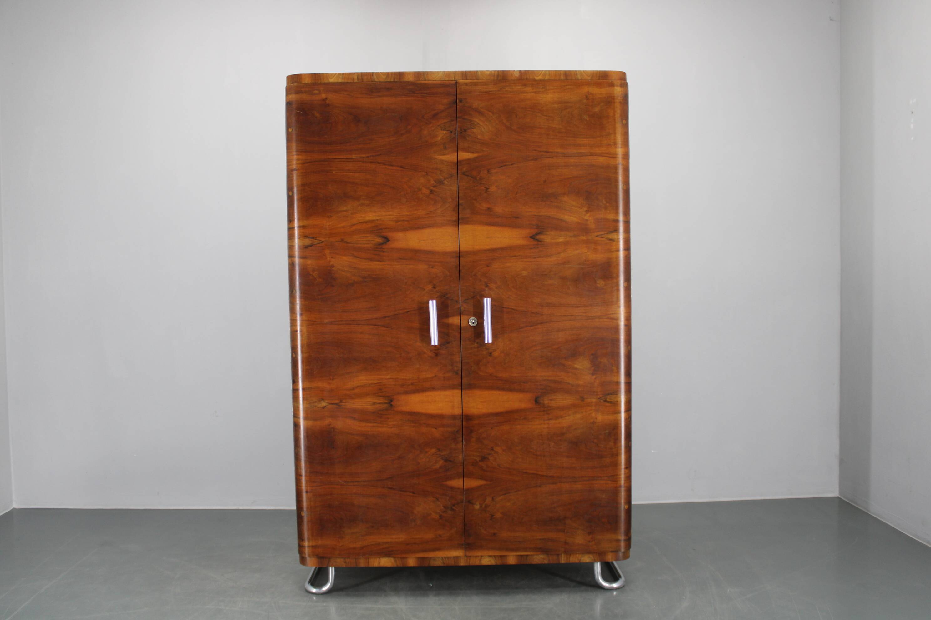 1940s Bauhaus Wardrobe by Hynek Gottwald , Walnut & Beech Veneer, Chrome De