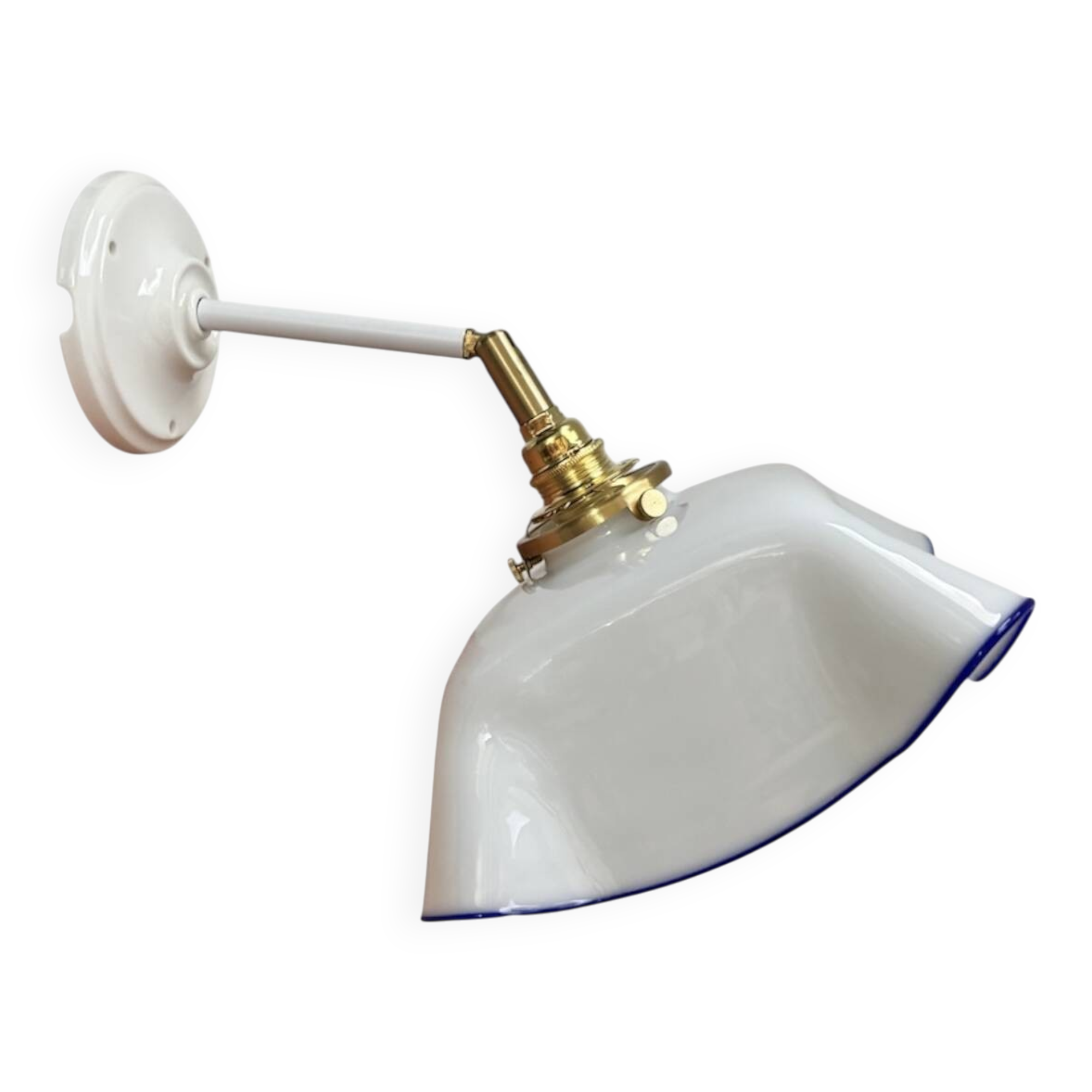 Applique murale vintage en opaline blanche à liseré bleu