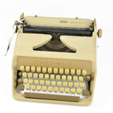 1964 modern suitcase typewriter, Triumph Gabrielle 1, Germany