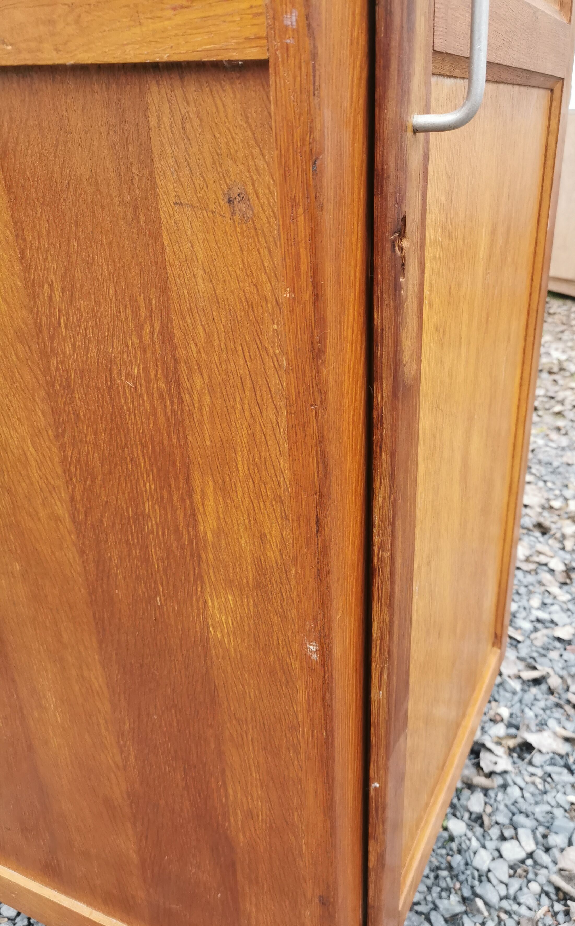 Boarding cabinet