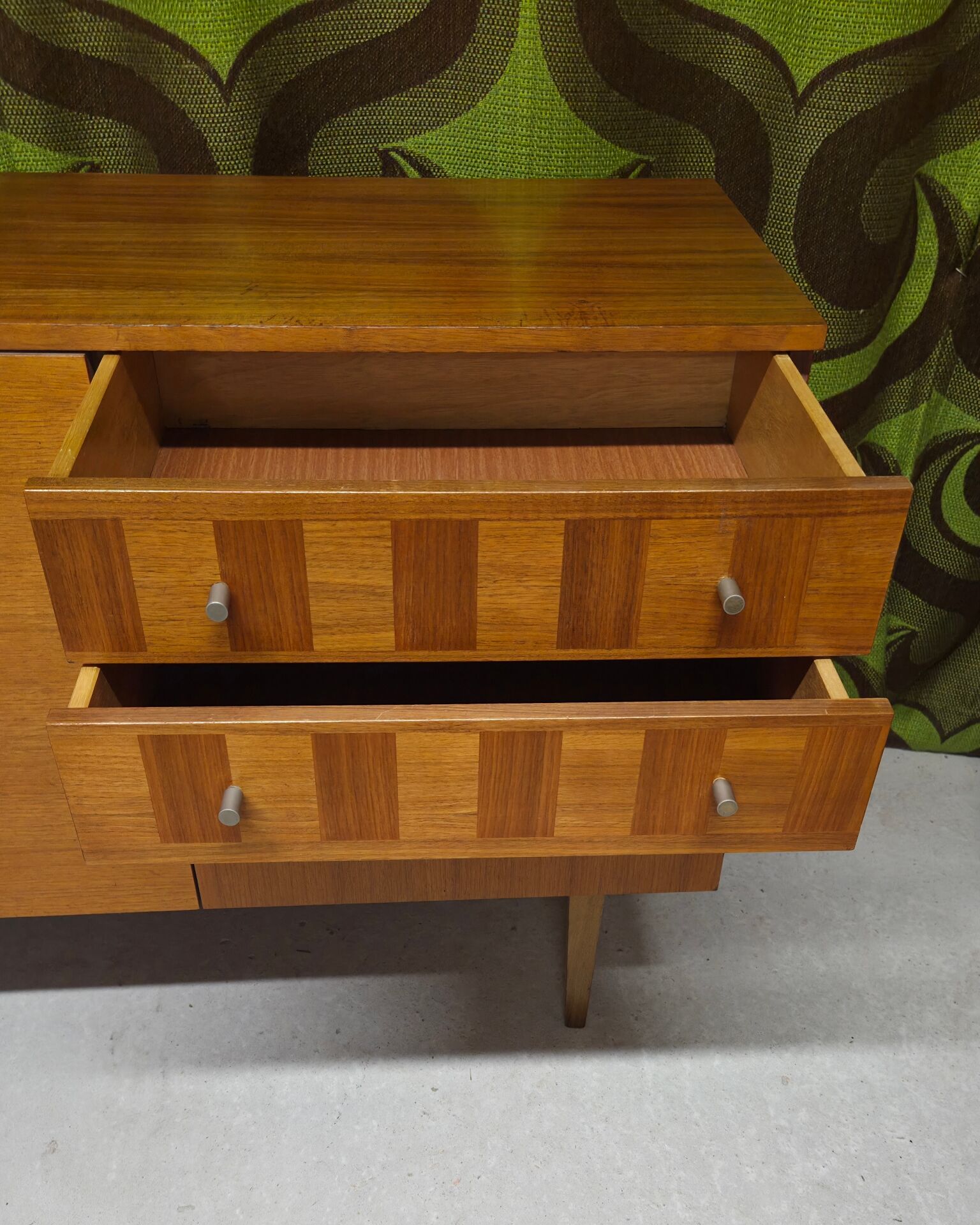 Vintage enfilade in teak veneer from the 60s/70s.