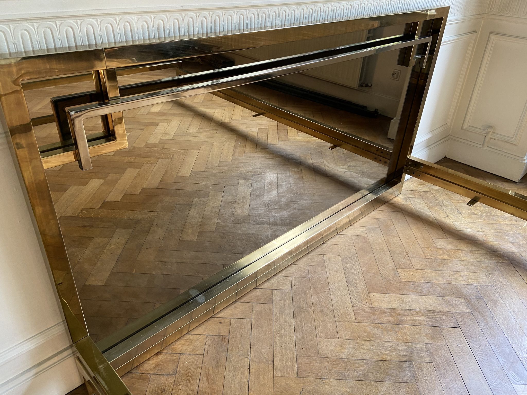 Belgo Chrom bed in gold metal and bronze mirrored headboard, 1970